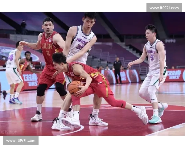 青岛vs福建激战正酣攻防博弈展现赛季关键走向焦点对决实力碰撞引爆全场悬念